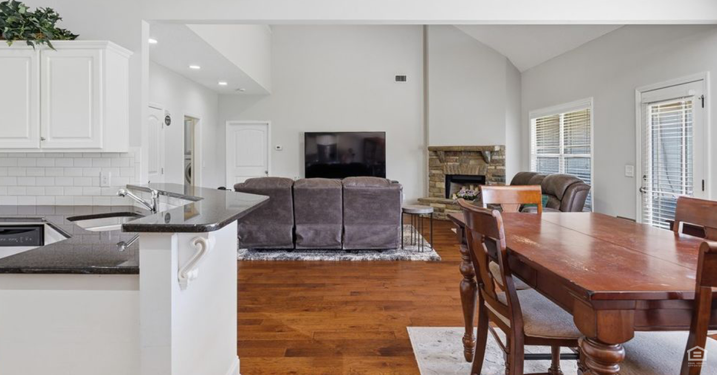 280 Solamere Lane