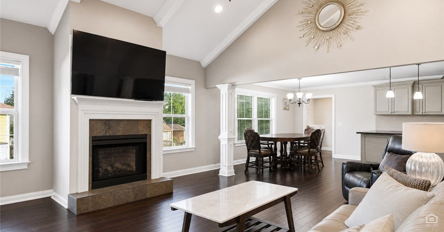 822 Winston Court