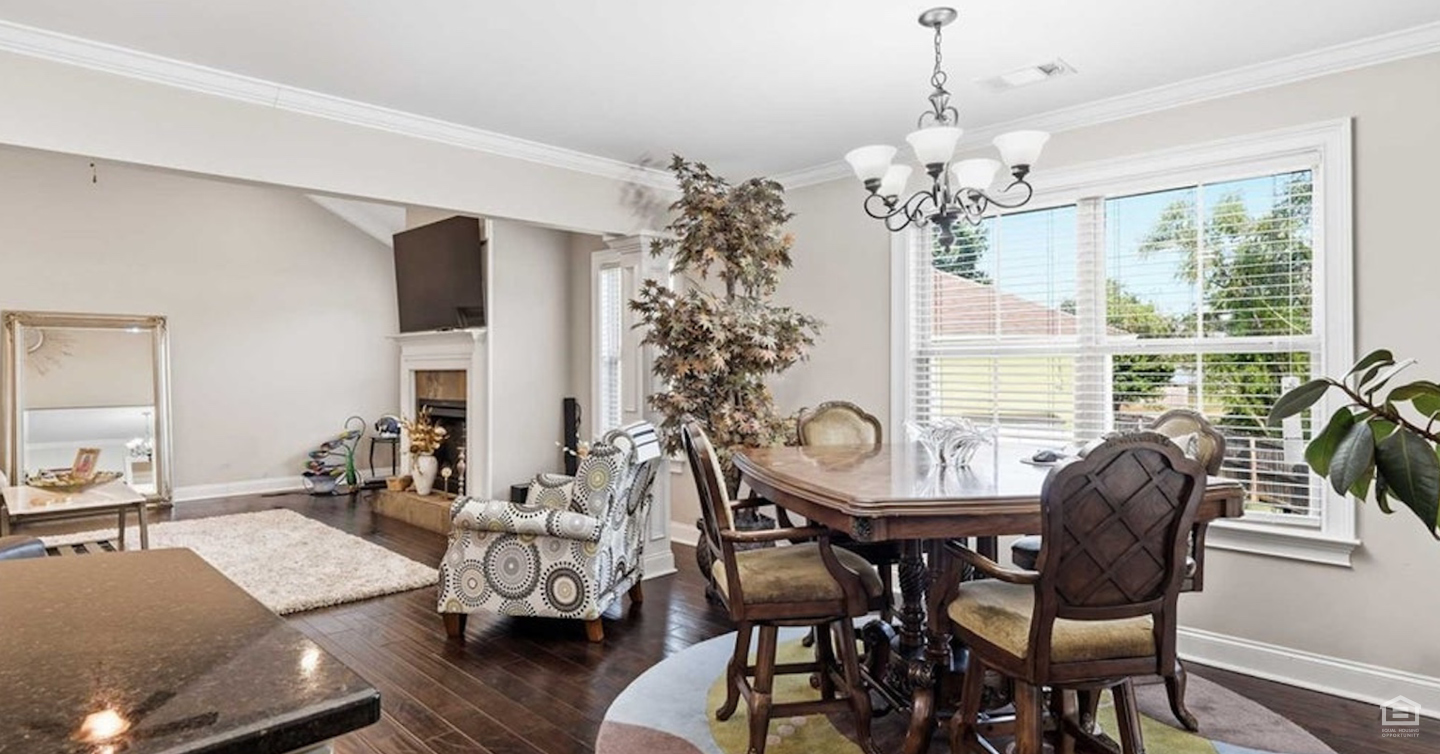 822 Winston Court